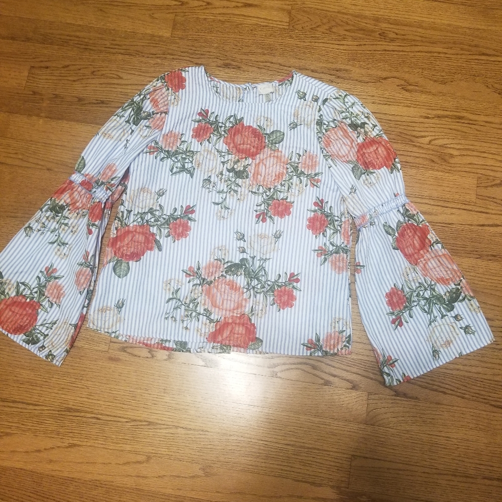Floral Long flare sleeve shirt